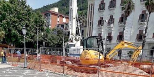 Salerno, Pessolano (Oltre): il Comune dopo un mese non ha rimosso il cantiere di piazza Cavour