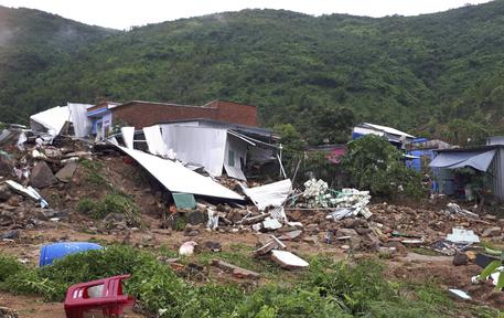 Vietnam, tempesta causa frana, 13 morti