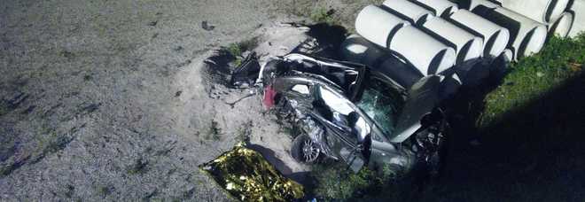 Due diciottenni morti nell’incidente «Diteci com’è andata veramente»