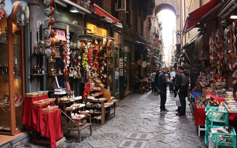 Napoli soffoca per il turismo? Per il Sole 24 Ore i modelli da seguire sono Salerno e Firenze