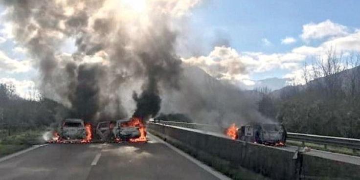 Assalto ai furgoni blindati sul raccordo Salerno-Avellino: si rafforza la pista pugliese