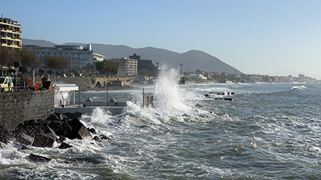 Campania, prorogata allerta meteo: criticità idrogeologica su fascia costiera fino alle 9 di domani mattina