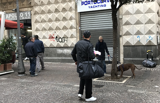 Salerno: lotta a venditori di calzini e parcheggiatori abusivi, il report