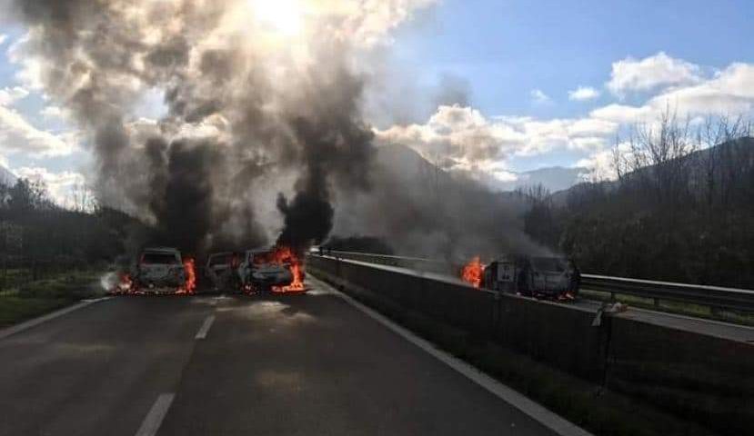 Serino: sventato dalla Polizia Stradale un assalto a colpi di pistola ad un portavalori da parte di un commando