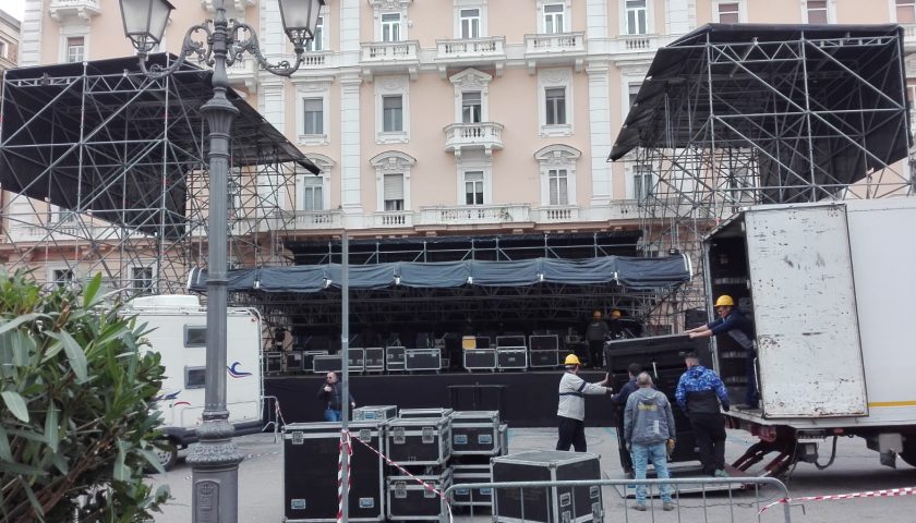 Capodanno a Salerno, quasi pronto il palco per Clementino ed per il gran finale con Max Gazzè