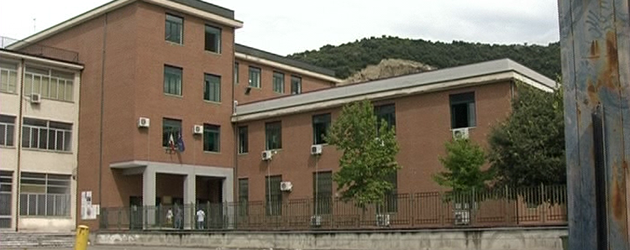 Salerno: dietro il rogo al Provveditorato potrebbe esserci una truffa sui professori di sostegno