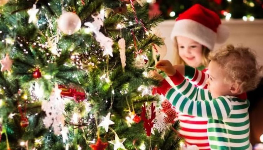 Natale, il decalogo dei pediatri per mamme e papà: consigli utili su alimentazione, tempo libero e sicurezza
