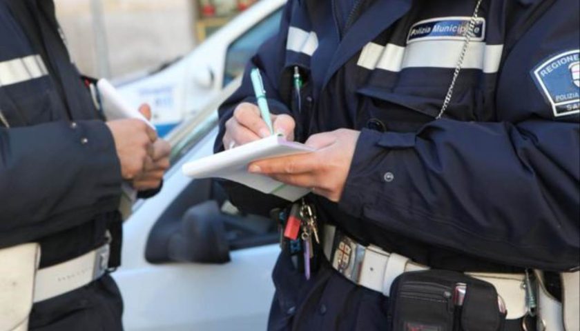 SALERNO, POLIZIA MUNICIPALE E ASL SOSPENDONO LA PRODUZIONE DI UN SUPERMERCATO DELLA ZONA ORIENTALE