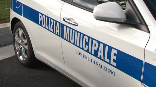 Salerno, il Nucleo Annonario della Polizia Municipale mette i sigilli ad un autolavaggio Salerno, il Nucleo Annonario della Polizia Municipale mette i sigilli ad un autolavaggio