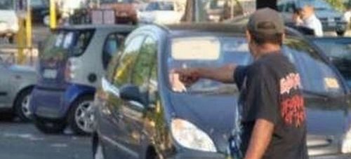 Salerno, lotta al pizzo sulla sosta: abusivi verso il carcere Salerno, lotta al pizzo sulla sosta: abusivi verso il carcere