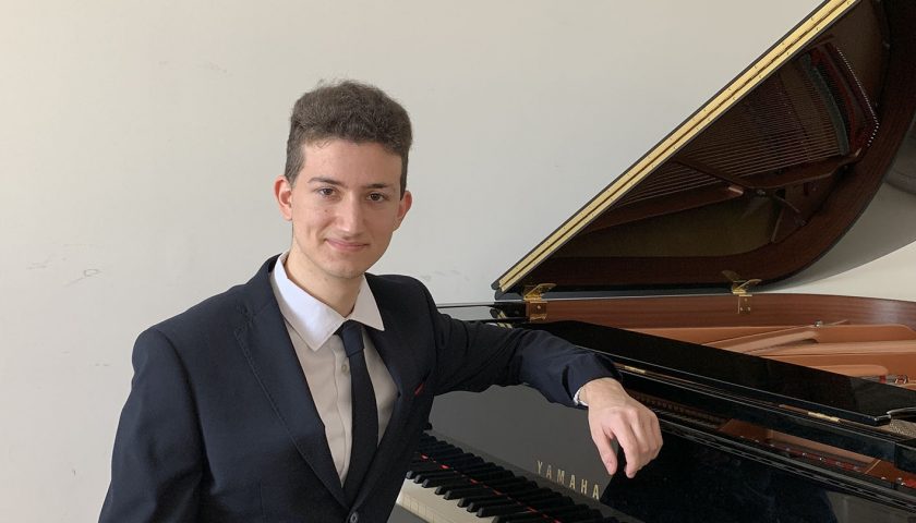 Concerti in Luci d’Artista: domani l’omaggio a Rachmaninov del pianista Alessandro Amendola