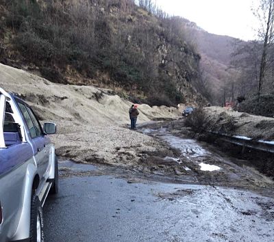 Colata di fango sulla Ravello-Tramonti: strada impraticabile