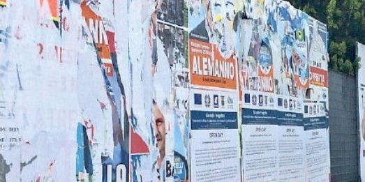 Capaccio Paestum, caccia al voto con locandine funebri