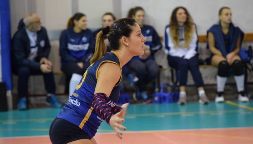 Salerno Guiscards, il team volley affronta la terza trasferta consecutiva. Lanari sprona le compagne: «In casa del Volley World sarà un test importante, non dobbiamo sbagliare»