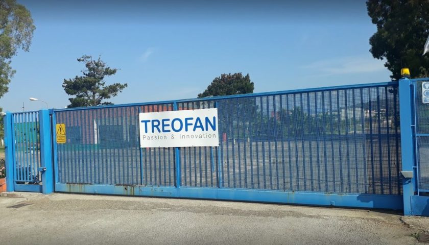 Treofan Battipaglia, scaduta la Cassa integrazione: partono le lettere di licenziamento collettivo. L’ira degli operai contro i politici