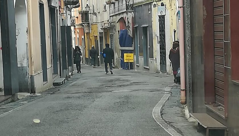 Cava de’ Tirreni: petardo distrugge negozio di alimentari alla frazione S. Lucia