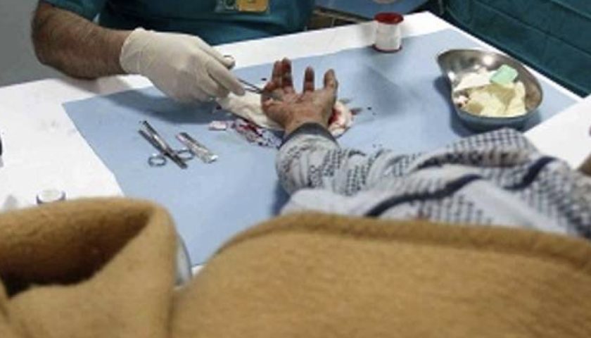 Nel Salernitano 8 feriti per i botti, 35enne perde la mano