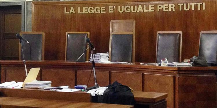 Gestiva una casa a “luci rosse”: scatta il processo immediato per un 50enne di Fisciano