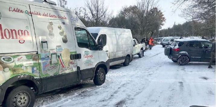 Ragazzi bloccati dalla neve sul Laceno salvati dai vigili del fuoco