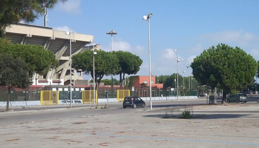 Salerno, Daspo per tre parcheggiatori abusivi sorpresi davanti allo stadio Arechi