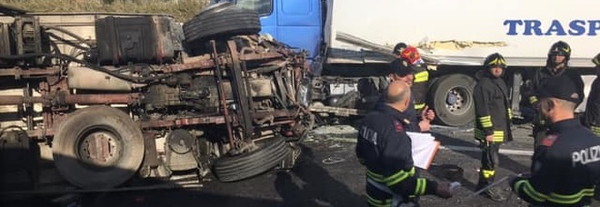 Scontro tra Tir sull’autostrada A2,  miracolati i due conducenti