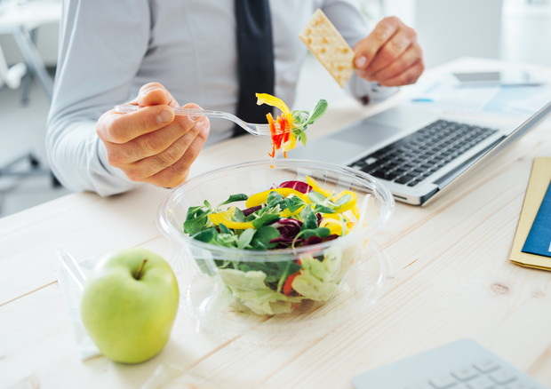 Pausa pranzo in ufficio sempre più salutista