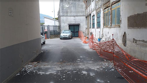 Salerno: cadono calcinacci dal Comando dei Vigili Urbani, nessun ferito