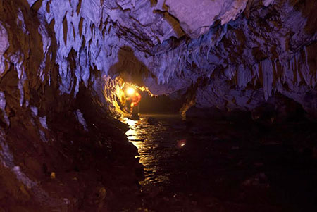 Il demiurgo propone un affascinante spettacolo nell’incantevole scenario delle Grotte di Pertosa