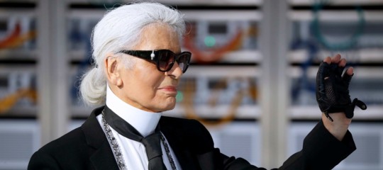 Addio a Karl Lagerfeld, il sigillo pop sulla moda di Fendi e Chanel