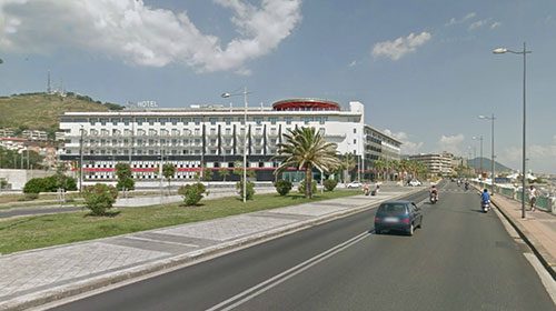 Salerno, centauro in codice rosso al Ruggi dopo uno scontro tra scooter sul lungomare Tafuri