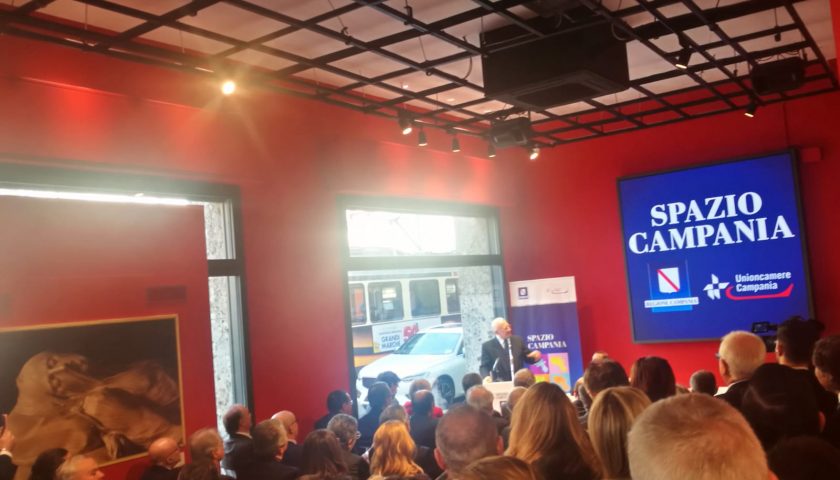 Inaugurato a Milano “Spazio Campania”, De Luca: «Siamo il Sud che accetta la sfida dell’eccellenza»