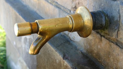Salerno, lavori urgenti: sospensione idrica ad horas in via Santa Caterina
