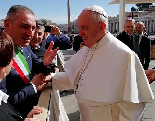 La città di Scala ricevuta da Papa Francesco in piazza San Pietro