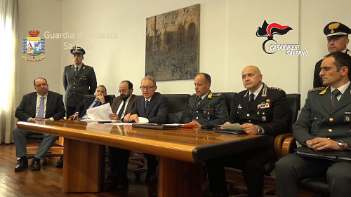 Salerno: arrestati il Direttore Agenzia provinciale delle Entrate e l’amministratore del caseificio Tre Stelle