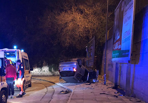 Salerno: auto si ribalta in via San Leonardo, due feriti