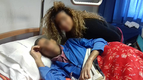 Malato terminale vuole tornare in patria per la mamma