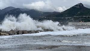 Vento forte e neve: disagi a Salerno e provincia