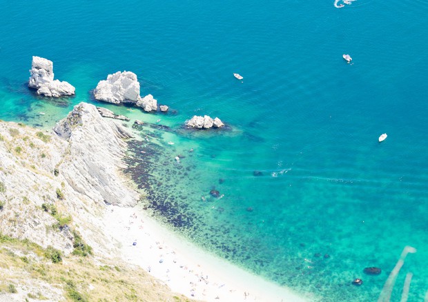 Da Sirolo ad Auronzo, ecco le 15 spiagge più belle d’Italia