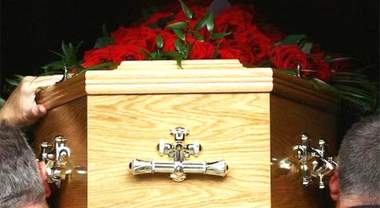 Minacce di morte al funerale della madre per l’eredità, due donne rischiano il processo