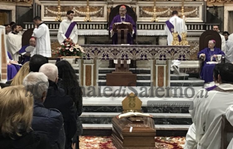 Pagani rende l’ultimo saluto a monsignor Antonio Napoletano