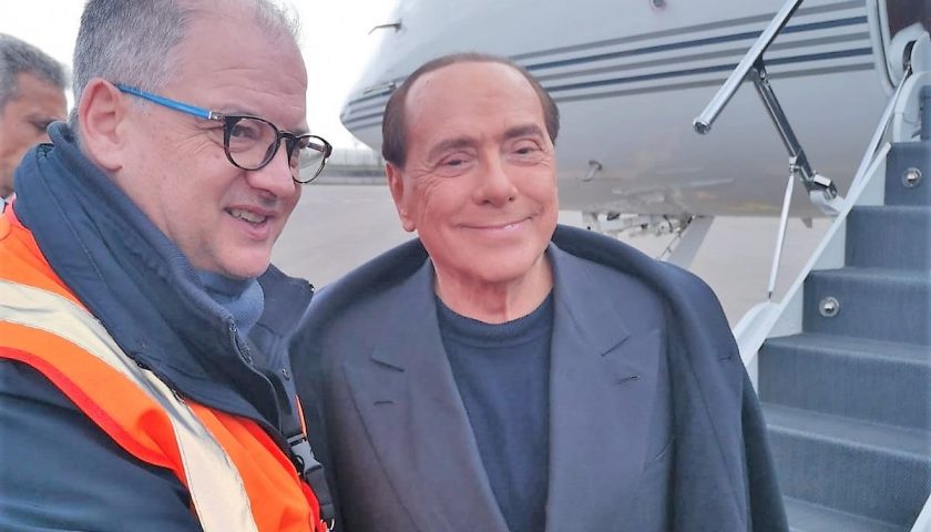 Aeroporto: in attesa dei definitivi permessi ci atterra pure Silvio Berlusconi