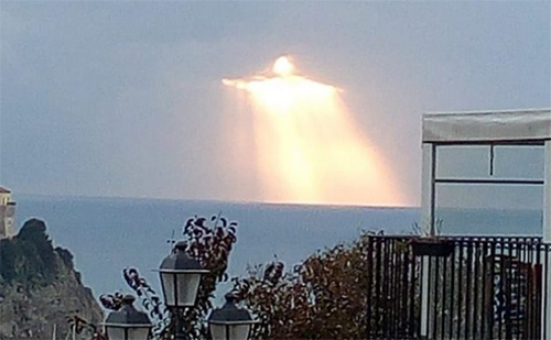 Agropoli: all’orizzonte appare ‘Gesù’, lo scatto è virale