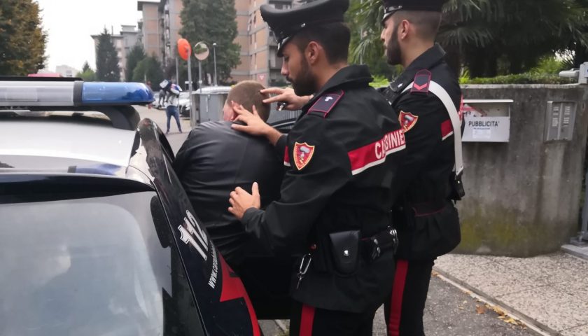 Rissa sul lungomare di Salerno: al momento dell’arresto un albanese ed un salernitano ubriachi aggrediscono pure i Carabinieri