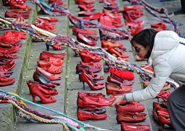 8 Marzo è la Festa della Donna, ma la strage non si ferma: da inizio anno già 10 femminicidi