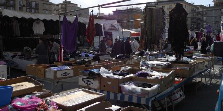 Salerno, le tasse cancellano i mercatini rionali