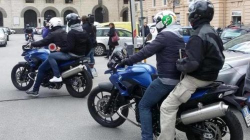 Salerno, lancia dalla finestra involucro con droga: arrestato 26enne già ai domiciliari Salerno, lancia dalla finestra involucro con droga: arrestato 26enne già ai domiciliari