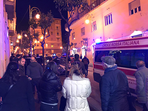 Salerno, ubriaco in un bar aggredisce carabiniere: arrestato straniero