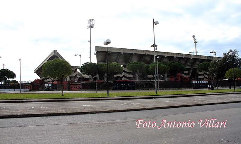 Fa esplodere un grosso petardo all’esterno dello stadio Arechi nel dopopartita di Salernitana-Crotone: arrestato dalla Polizia