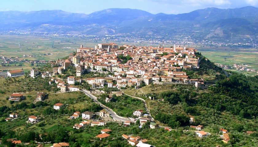 A Teggiano giovanissini vandali incastrati dalle telecamere