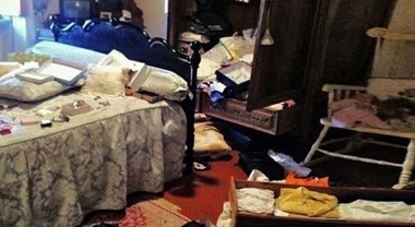 Famiglia sequestrata e minacciata, svaligiata una villa